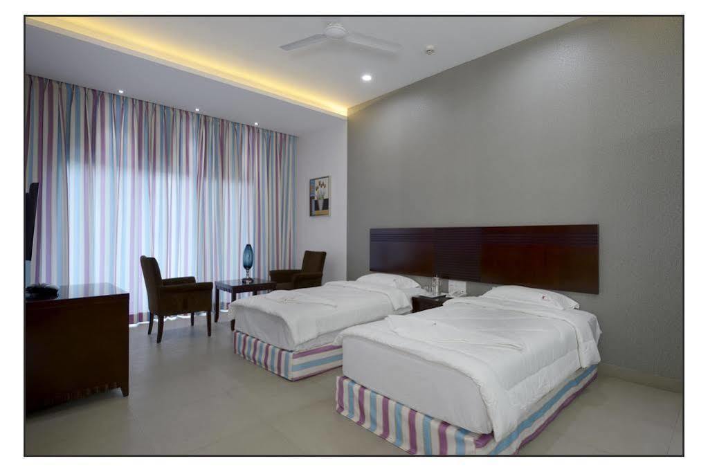 Oyo 710 Hotel Kshitij Pune Exterior foto
