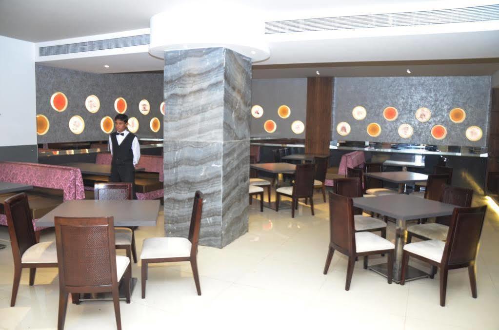 Oyo 710 Hotel Kshitij Pune Exterior foto